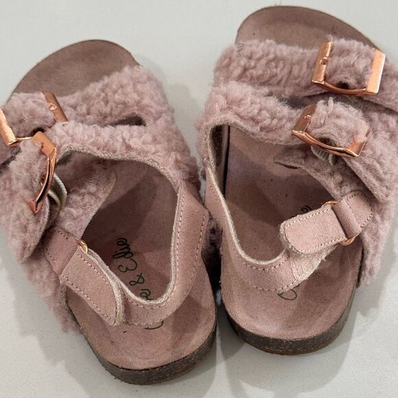 Girls pink slip on sandals, Slides, Girls fuzzy shoes, size 8, Olive & Edie - Picture 3 of 4